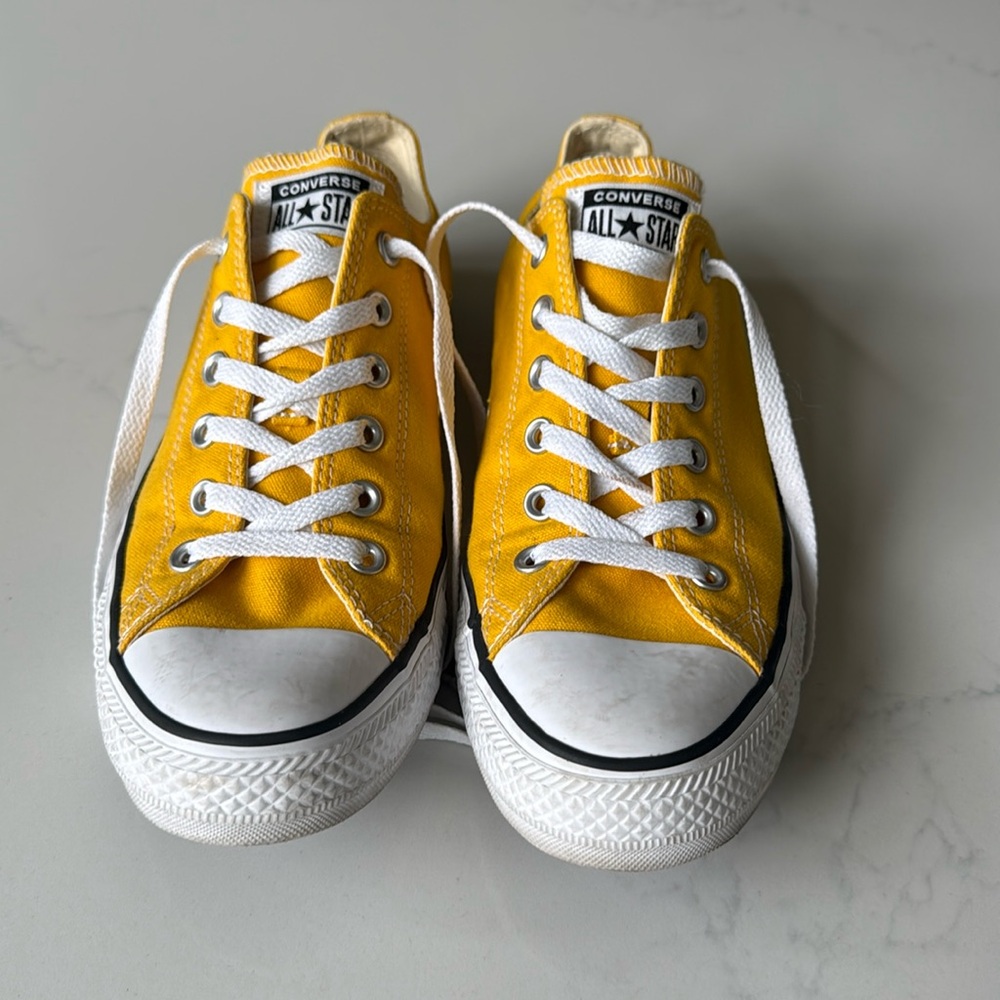 Converse All-Star, Unisex Bananna Yellow Sneakers Size M8 W10